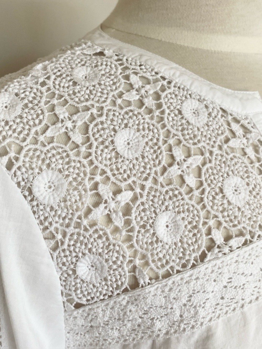 Chic by Jacob White Lace Detail Button Front Blouse 3/4 Sleeve Sz M - Picture 4 of 13